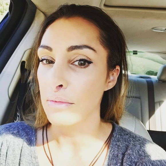 Meet your Posher, Jessica - Picture 3 of 6